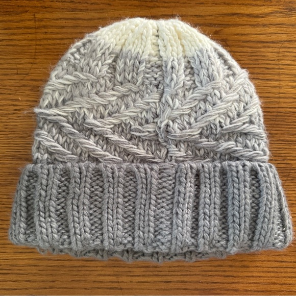 Adidas cable knit toboggan. Varied shapes of Gray. One Size Fits All. - Picture 4 of 4